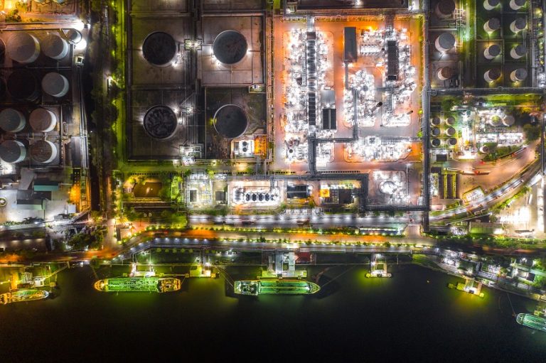 İlk LNG ikmali Amsterdam Limanında kargo operasyonu ile eş zamanlı gerçekleşti.