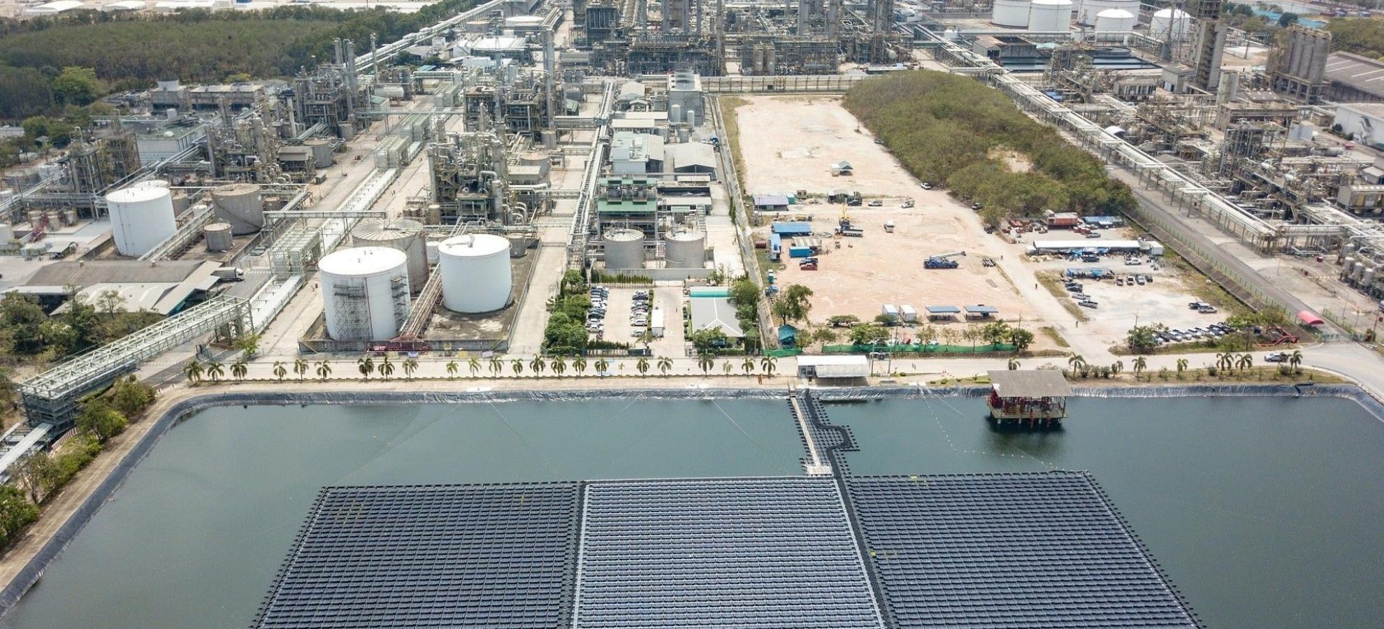 solar panel farm-min solar panel farm-min